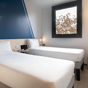 Habitación Estándar con 2 Camas Individuales